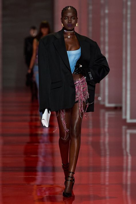 Versace Fall 2022, Adut Akech, Versace Runway, Donatella Versace, Couture Runway, Fall 2022, Runway Collection, Gianni Versace, Fashion Show Collection