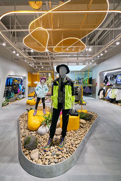 The North Face Kids – COO Baby Store Design, Cafe Jakarta, North Face Kids, Retail Inspiration, Outdoor Aesthetic, Retail Concepts, Retail Displays, Retail Store Design, Outdoor Store