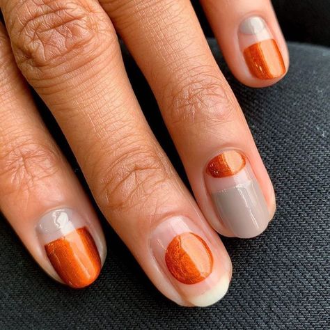 Obsessed! Two Tone Gel Nails, Nail Art For Fall, Orange Nail Art, Color Block Nails, Diy Mail, Trendy Nail Polish, Halloween Manicure, Orange Nail, Fall Manicure