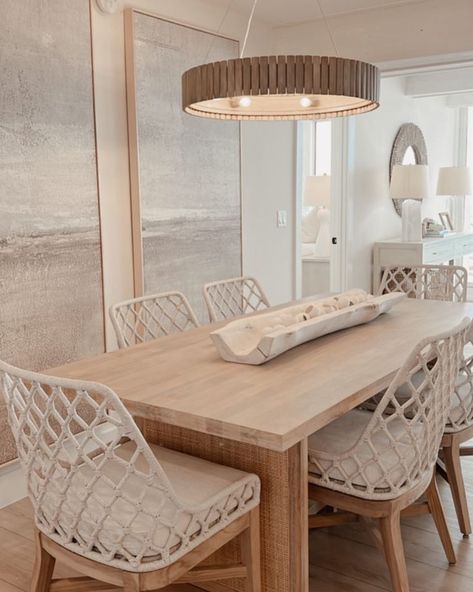 Beach House Dining Room Table, Beachy Dining Table, Coastal Dinning Room Ideas, Beach House Dining Table Bohemian, Round Dining Table Beach House, Beach House Dining Room Coastal Style, Beachy Dining Room Ideas, Coastal Modern Dining Room, Coastal Rectangular Dining Table