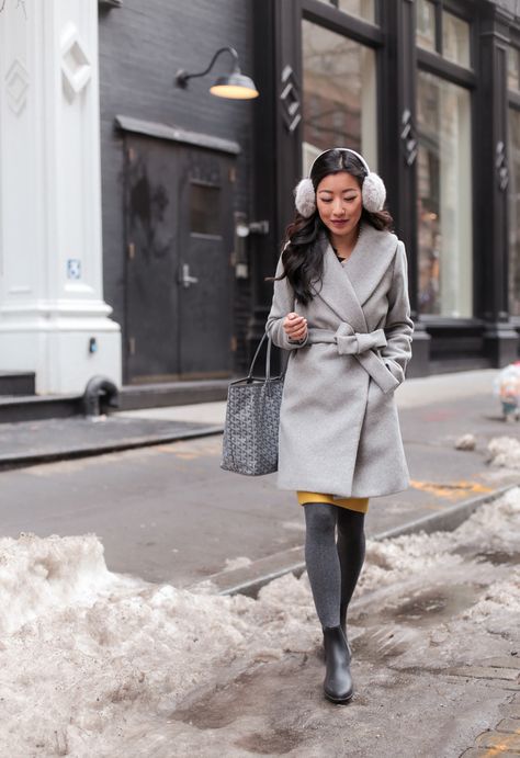 What to wear to work in the winter ~ from the snowy commute, to the office, to dinner! Affordable Winter Outfits, Winter Office Wear, Winter Outfits Snow, What To Wear To Work, Winter Boots Outfits, Chique Outfit, Fashionable Work Outfit, Winter Travel Outfit, Extra Petite