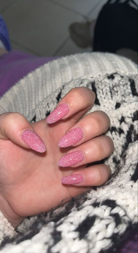 Sparkly Birthday Nails Almond, Pink Almond Nails With Glitter, Pink Sparkly Almond Nails, Sparkly Pink Acrylic Nails, Pink Glitter Almond Nails, Light Pink Glitter Nails, Pink Glittery Nails, Sparkly Pink Nails, Pink Sparkly Nails