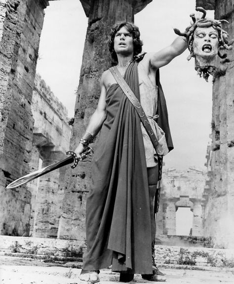 Clash of the Titans. Take that Medusa! I refuse to acknowledge the existence of a remake. Clash Of The Titans 1981, Harry Hamlin, Clash Of The Titans, Moonrise Kingdom, The Titans, Adventure Movies, Classic Monsters, Fantasy Movies, Movie Monsters