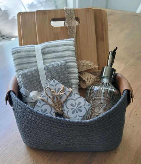 Housewarming gift basket