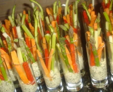 Vegetable Crudite Shooters Veggie Shooters, Veggie Dip Cups, Veggie Display, Veggie Dip, Veggie Tray, Food Display, Wedding Food, Finger Food, Vegetarian Dishes