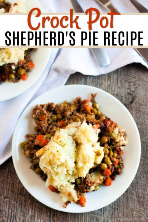 You can enjoy Crock Pot Shepherd's Pie Recipe any day of the week thanks to the slow cooker. This tasty recipe is so easy in the crockpot. Shepherds Pie Recipe Crockpot, Shepherds Pie Recipe Pioneer Woman, Ground Beef Crockpot, Sheppard Pie, Beef Crockpot Recipes, Ground Beef Crockpot Recipes, Vegan Shepherds Pie, Beef Crockpot, Shepherd's Pie Recipe