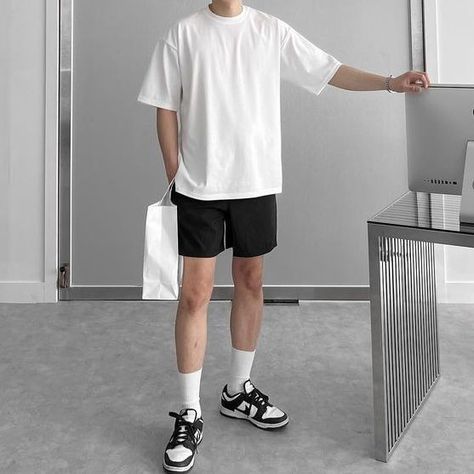 Minimal Summer Outfit Men, Panda Dunks Outfit Shorts, Ootd Short Pants Men, Thailand Outfit Ideas Men, Panda Dunks Outfit Mens, Korean Shorts Outfit, Short Pants Outfit Men, Dunks Outfit Men, Shorts Outfits Men Streetwear