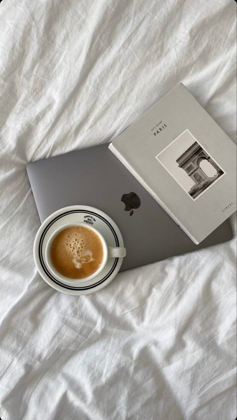 Cream Aesthetic, Coffee Aesthetic, Classy Aesthetic, Aesthetic Coffee, Poses Para Fotos Sexis, Foto Ideas Instagram, Beige Aesthetic, White Aesthetic, Instagram Story Ideas