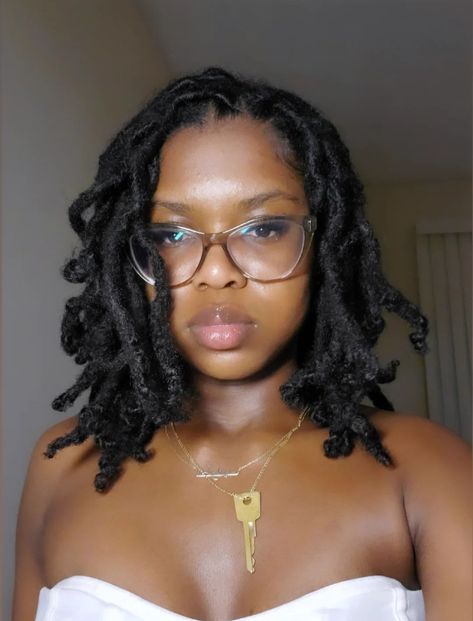 Uneven Locs, Large Locs Black Women, Jet Black Locs, Loc Bob Dreads Black Women, 60 Locs, Shoulder Length Locs, Wavy Locs, Loc Bob, Loc Goddess