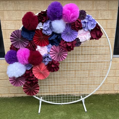 Balloon Arch Alternative, Photography Backdrops Diy, Pom Pom Decorations, Paper Pom Pom, Eco Decor, Honeycomb Decorations, Cowboy Baby Shower, Garland Backdrops, Picnic Decorations