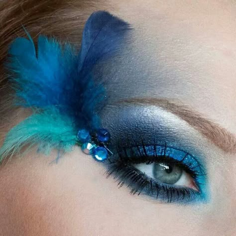 Peacock Feather Eye Makeup, Brazil Carnival Makeup, Feather Eye Makeup, Fantasy Eye Makeup, Seussical Makeup, Peacock Makeup, Bird Makeup, Exotic Makeup, Fantasy Make-up