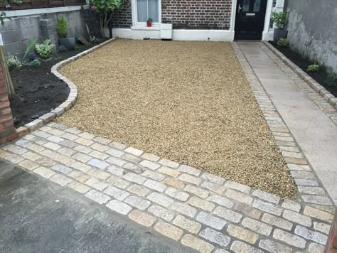 Small Gravel Driveway Ideas, Small Driveway Ideas Parking, Cottage Driveway, Driveway Extension, Gravel Driveway Landscaping, Front Driveway Ideas, Shingle Driveway, Front Garden Ideas Driveway, Front Driveway