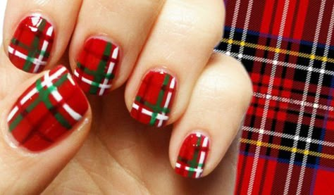 Check out this red, white and green combination. Using red as the base coat, strips of green, white and a bit of black is painted over to create a stunning plaid nail art design. Plaid Nail Designs, Plaid Nail Art, Nails Colorful, Plaid Nails, Finger Nail Art, Black Nail Art, Trendy Nail Design, Toe Nail Designs, Trendy Nail Art