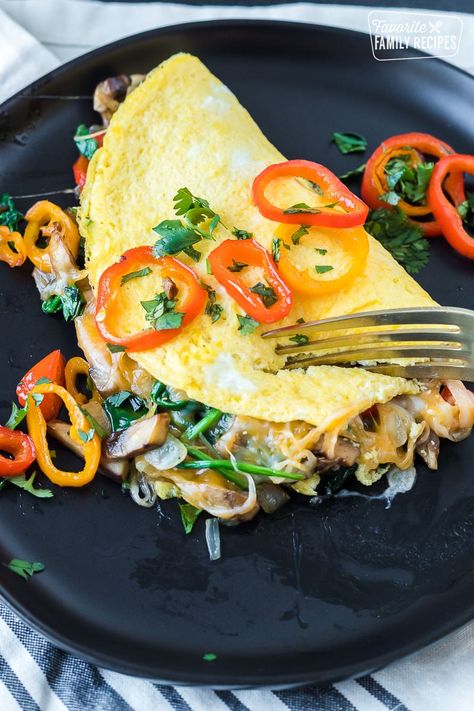 Veggie Omlet Recipes Healthy, Omelet With Vegetables, Omelette With Vegetables, Vegetable Omelette, Best Veggie Omelette Recipe, Veggie Omelette Healthy, Healthy Omelet, Baked Omelet, Perfect Omelette