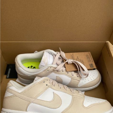 Cream Dunks, Brand New Tan Nikes, Cream Dunks, Dunks Outfit Woman, Dunks Outfit, Shoes Cream, Black And White Nikes, All Nike Shoes, Nike Air Max Thea, Cream Shoes