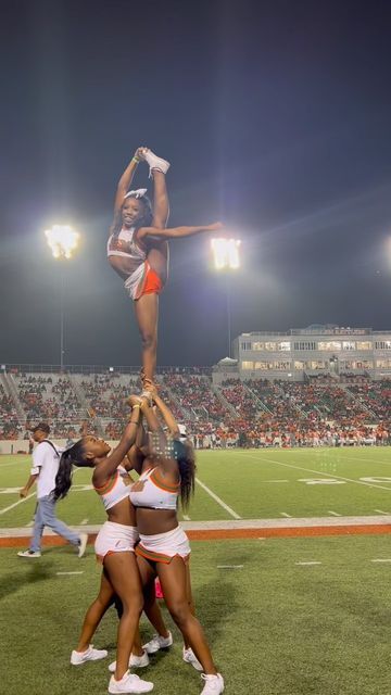 Cheer Black Women, Famu Cheer, Keira Core, Cheer Moves, Cheerleading Bags, Cheer Season, Black Cheerleaders, Cheer Photos, Punk Shorts