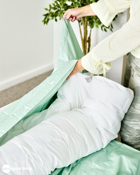 How To Put Your Duvet Cover On The Easy Way Duvet Hack, Fold Bed, Ikea Duvet Cover, Ikea Duvet, Camper Flooring, Layering Basics, Folding Fitted Sheets, King Size Duvet Covers, Carpet Cleaning Company