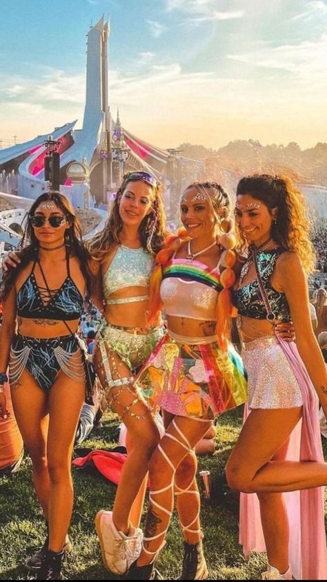 Tomorrowland Festival Outfit, Outfit Tomorrowland, Tomorrowland Outfit, Tomorrowland Festival, Techno Outfit, Festival Outfit Inspiration, Edm Fashion, Edm Festival Outfit, Rave Girls