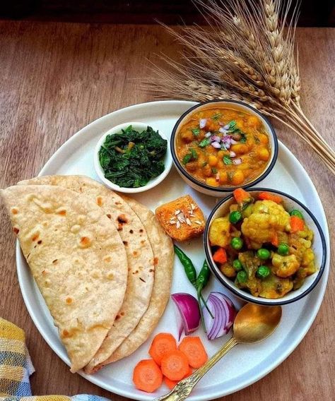 Desi Breakfast, Delicious Food Image, Healthy Eating Meal Plan, Vegetarian Fast Food, Indian Cooking Recipes, Healthy Food Dishes, Delicacy Food, Healthy Homemade Recipes, Healthy Food Motivation