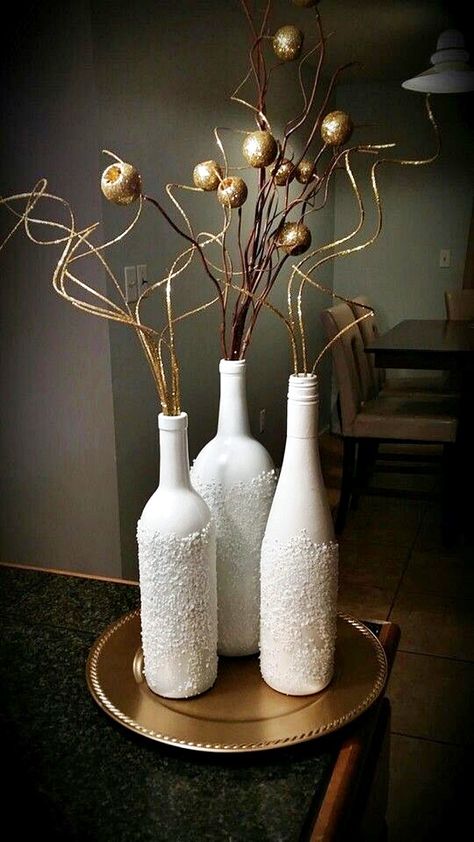 Filipino Christmas, Wine Bottle Centerpieces, Old Wine Bottles, Bottle Centerpieces, Glass Bottle Diy, Wine Bottle Art, Wine Bottle Diy Crafts, Painted Wine Bottles, Diy Bottle Crafts