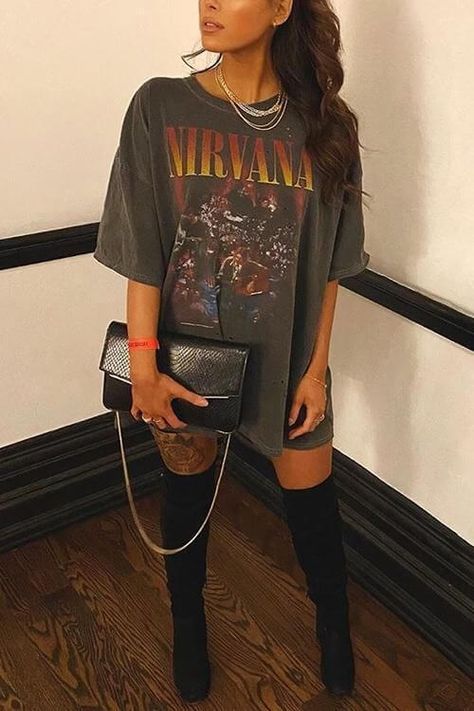 Tshirt Dress Outfit, Look Festival, Shirt Dress Outfit, Monogram T Shirts, Oversized Outfit, Look Rock, Tee Outfit, Tshirt Outfits, Edgy Outfits