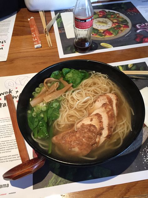 Wagamama restaurant food chicken ramen noodle soup healthy tasty recipe Wagamama Chicken Ramen, Ramen Wagamama, Wagamama Ramen, Live Deliciously, Big Snacks, Tokyo Food, Chicken Ramen, Homemade Ramen, Ramen Noodle Soup