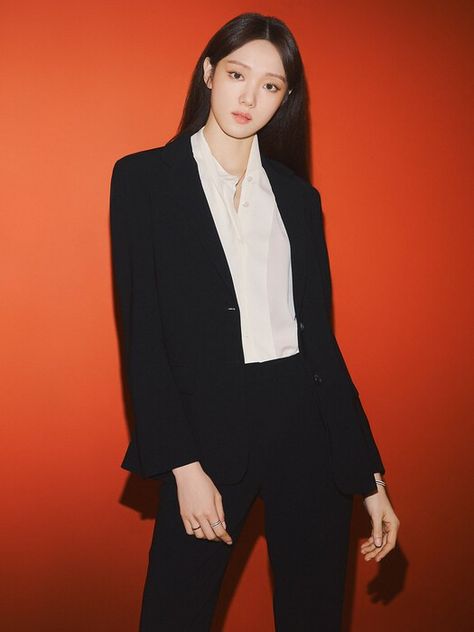 Blazer Photoshoot Women, Professional Headshots Women, Photographer Outfit, Female Actors, Neat Casual Outfits, Headshots Women, Lee Sung Kyung, Studio Poses, Sung Kyung