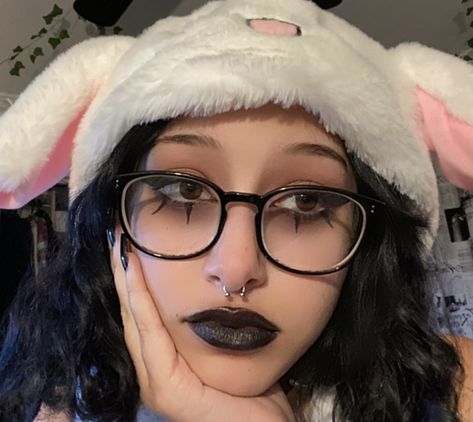 Punk Makeup With Glasses, Halloween Makeup With Glasses On, Goth Makeup Looks With Glasses, Halloween Makeup Glasses, Alt Makeup With Glasses, Goth Makeup With Glasses, Goth Glasses, Cosplay Makeup Ideas, Alt Makeup Looks