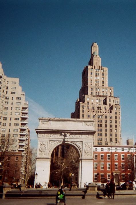 Washington Square Park Nyc, Greenwich Village Nyc, Blue Light Therapy, Nyc Times Square, Bug Boy, Autumn In New York, New York City Manhattan, Empire State Of Mind, Washington Square Park