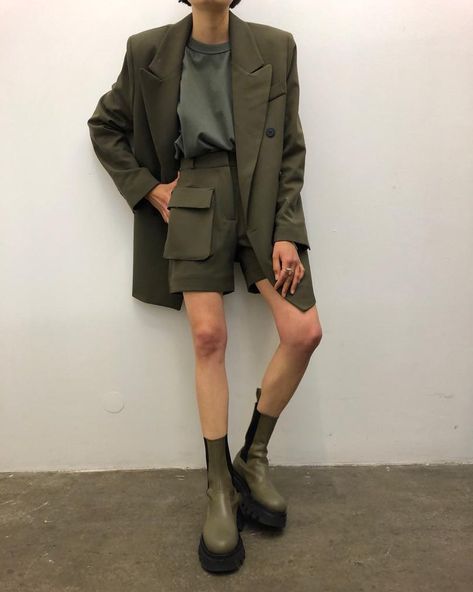 Olive Green Blazer Outfit, Olive Green Outfit, Olive Green Blazer, Corset Fashion Outfits, Frills And Ruffles, The Frankie Shop, Academia Outfits, Frankie Shop, Set Outfits