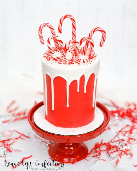 Candy Cane Cake, Christmas Cake Decoration, Xmas Candy, Christmas Themed Cake, Striped Cake, Candy Cane Lane, Christmas Cake Decorations, Cake Inspo, Fake Bake