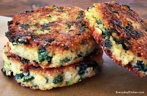 Kale and quinoa patties recipe Bean Patties, Quinoa Patties, Kale Quinoa, Veggie Patties, Patties Recipe, Kale Recipes, Gourmet Vegan, Vegan Meal, Think Food