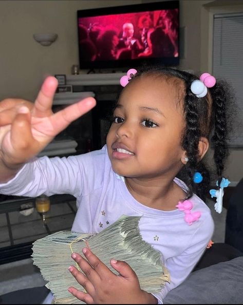 @HoodMouse🎭 Kids With Money Pfp, Kids Holding Money Pfp, Baby With Money, Aesthetic Blurry Mirror Selfie, Baby Money, Jordan Logo Wallpaper, Cute Pregnancy Pictures, Hair Without Heat, Wallpaper Iphone Summer