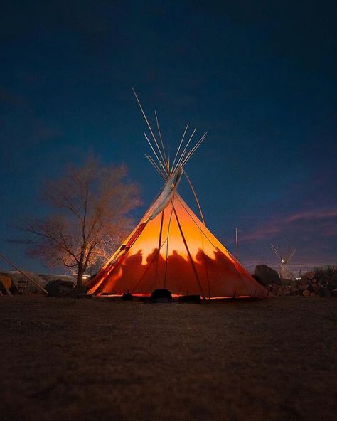 Standing Rock is everywhere: one year later | Chief Arvol Looking Horse Cozy Camping, Native American Wisdom, Native American Chief, Indigenous Peoples Day, Native American Pictures, Standing Rock, American Culture, Native American History, Native American Culture