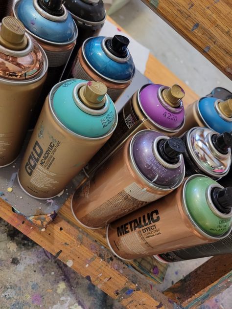 Spray Can Aesthetic, Spray Paint Cans Aesthetic, Spray Paint Aesthetic Grunge, Spray Cans Aesthetic, How To Use Spray Paint, Spray Painting Aesthetic, Spray Paint Aesthetic, Spray Paint Bottle, Spray Paint Artist