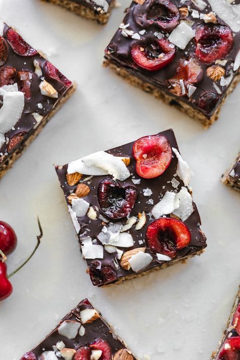 Dark Chocolate Cherry Coconut Almond Oat Bars (super easy & no-bake!) Cherry Snacks, Oat Bars Healthy, Coconut Almonds, Cherry Coconut, Healthy Summer Desserts, Almond Bars, Healthier Desserts, Cherry Desserts, Cherry Almond