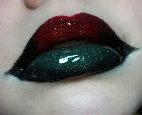 Green Lipstick Looks, Green Lipstick Aesthetic, Black And Green Lipstick, Alt Green Makeup, Green Goth Eye Makeup, Green And Black Goth Makeup, Korean Lipstick, Sparkle Lipstick, Green And Blue Goth Makeup