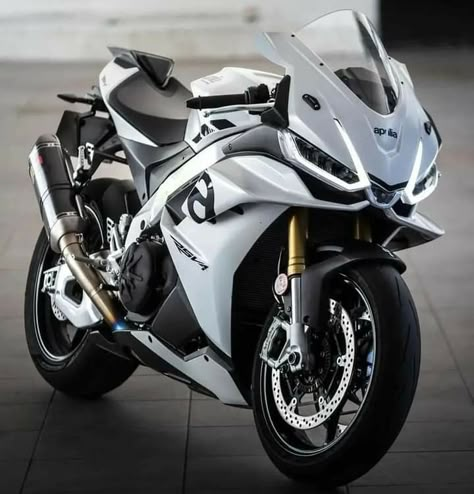 White And Black Motorcycle, Motorcycle White, Motor Balap, Tourer Motorcycles, White Bike, White Motorcycle, Image Moto, Biker Photoshoot, Custom Sport Bikes