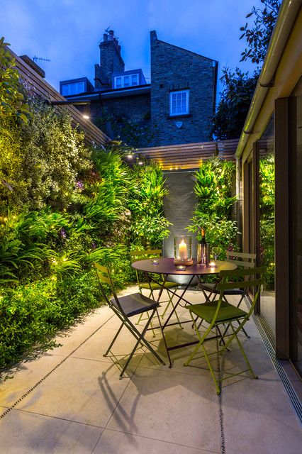 How to Make the Most of an Enclosed Patio Green Wall Garden, Small Urban Garden, Vertical Garden Indoor, Vertical Garden Design, Vertical Vegetable Garden, Small Courtyard Gardens, Contemporary Patio, Vertical Garden Wall, Small Courtyards