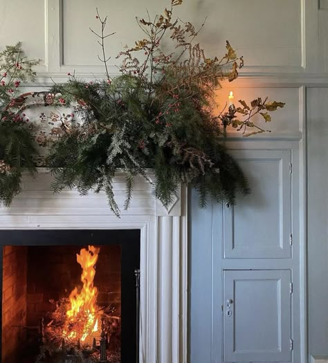 Simple Mantel, Philippa Craddock, Fireplace Garland, Christmas Shoot, Alternative Christmas Tree, Country Christmas Decorations, Romantic Holiday, Festive Wreath, Holiday Garlands