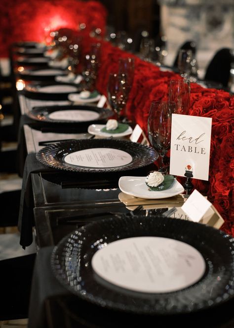 Black Red Party Theme, Red Rose And Black Themed Birthday Party, Red Backyard Wedding, Black Charger Plates Wedding, Black And Red Party Theme, Red Table Settings, Red Party Themes, Black Charger Plates, 25th Bday