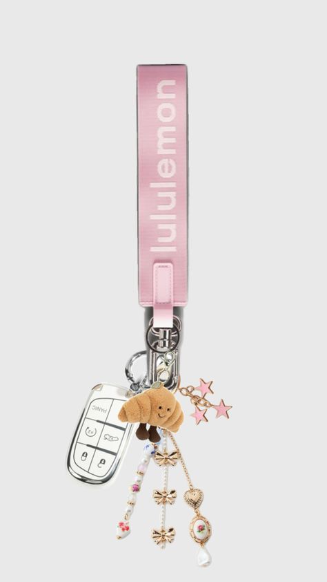 Lululemon Keychain Ideas, Lululemon Keychain Aesthetic, Cute Car Keys Keychains Ideas, Aesthetic Car Keys, Lulu Keychain, Airpod Keychain, Preppy Keychain, Lululemon Keychain, Car Keychain Ideas