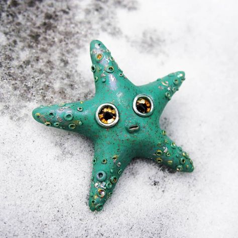 Who am I in this big cold world? . . ⭐ Pin in stock.$22 free shipping 🌍.  Size: 2.5 ". . . . #seajewelry #star #starfish #sea #ocean #mermaid #mermaidjewelry #polymerclayart #cernit #cute #art #craft #pin #diving Clay Ocean, Ocean Mermaid, Sea Jewelry, Water Animals, Mermaid Jewelry, Sea Star, Cute Clay, Who Am I, Mermaid Art