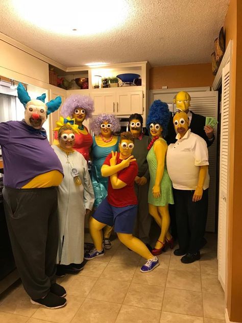 Simpson Halloween Costumes, The Simpsons Costumes, Simpsons Cosplay, Homer Simpson Costume, Simpsons Costumes, Cartoon Halloween Costumes, Simpsons Halloween, Twin Costumes, Trio Costumes