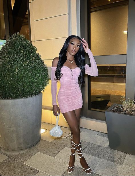 Sweet 16 Birthday Dinner Outfit, Cute Dresses For Birthday Dinner, White And Pink Birthday Outfits, Birthday Fit Ideas Teen, Pink Birthday Outfit Aesthetic, 16 Bday Outfit Ideas, 16th Birthday Dinner Outfit, Pink Birthday Dinner Outfits, Birthday Outfit Inspiration Baddie