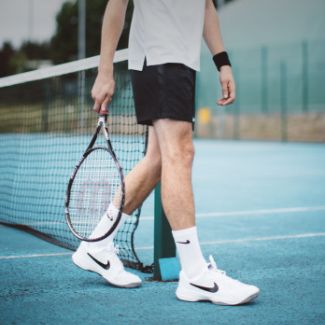 Tennis Men Photoshoot, Tennis Photography Men, Mens Tennis Aesthetic, Tennis Men Aesthetic, Tennis Court Photoshoot Men, Tennis Photoshoot Ideas Men, Mens Tennis Outfit, Tennis Aesthetic Men, Tennis Senior Pictures