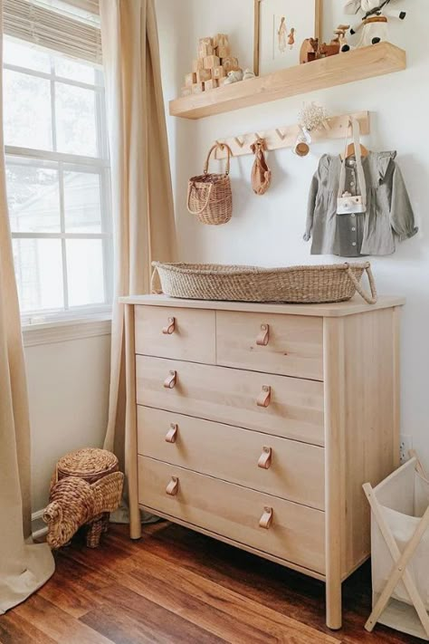 We are sharing stylish and smart changing table ideas for the nursery.When designing baby's room, one of the most essential zones is setting up a functional diaper changing station for quick and easy diaper changes. Boho Minimalist Nursery, Changing Table Ideas, Baby Changing Basket, Changing Basket, Olli Ella, Baby Nursery Inspiration, Baby Changing Table, Nursery Room Design, Nursery Decor Neutral