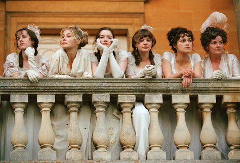 the Bennet girls Bennet Sisters, Jane Austen Movies, Damien Chazelle, Jena Malone, Pride And Prejudice 2005, Movie Club, Jane Austin, Septième Art, Elizabeth Bennet