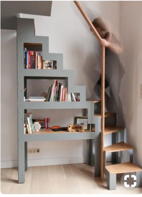 Staircase Small Space, Attic Renovation Ideas, Tiny House Stairs, Diy Staircase, Escalier Design, Loft Stairs, Staircase Decor, Attic Renovation, Attic Remodel