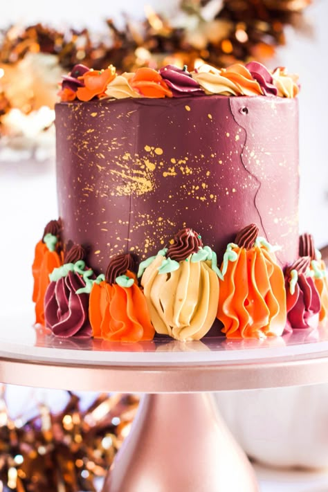 12 Beautiful Buttercream Pumpkin Cakes - Find Your Cake Inspiration Fall Birthday Cakes, Halloween Pumpkin Cake, Pumpkin Sheet Cake, Thanksgiving Cakes, Watercolor Cake, Fall Cakes, Delicious Cake Recipes, Holiday Cakes, Pumpkin Cake